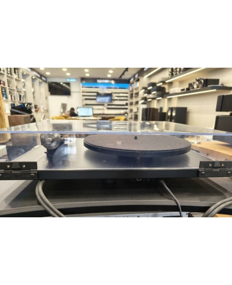 Rega P3-24  2-Speed Belt-Drive Turntable With Exact Cartridge Made In UK (PL)