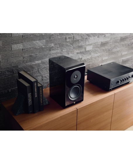 Yamaha NS-600A Bookshelf Speaker With SPS-800A Speaker Stand