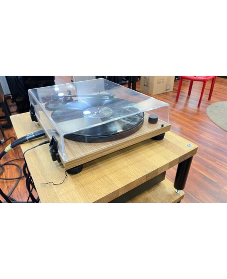 Audio-Technica AT-LPW40WN Fully Manual Belt-Drive Turntable (PL)