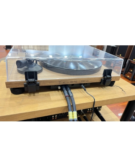 Audio-Technica AT-LPW40WN Fully Manual Belt-Drive Turntable (PL)
