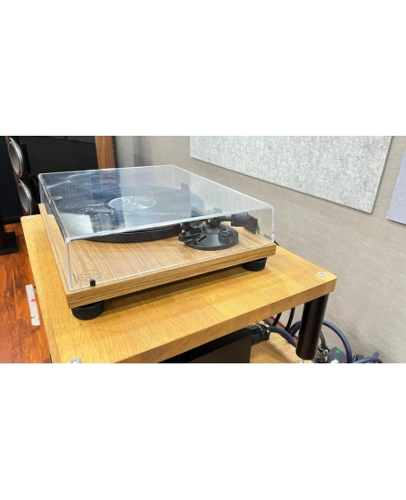 Audio-Technica AT-LPW40WN Fully Manual Belt-Drive Turntable (PL)